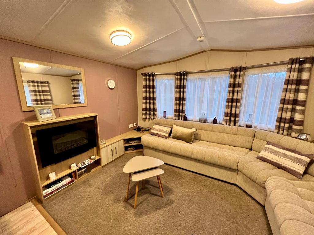2 Bedroom Lakeview Lodge - Ensuite & Balcony Deck Carnforth Exterior photo
