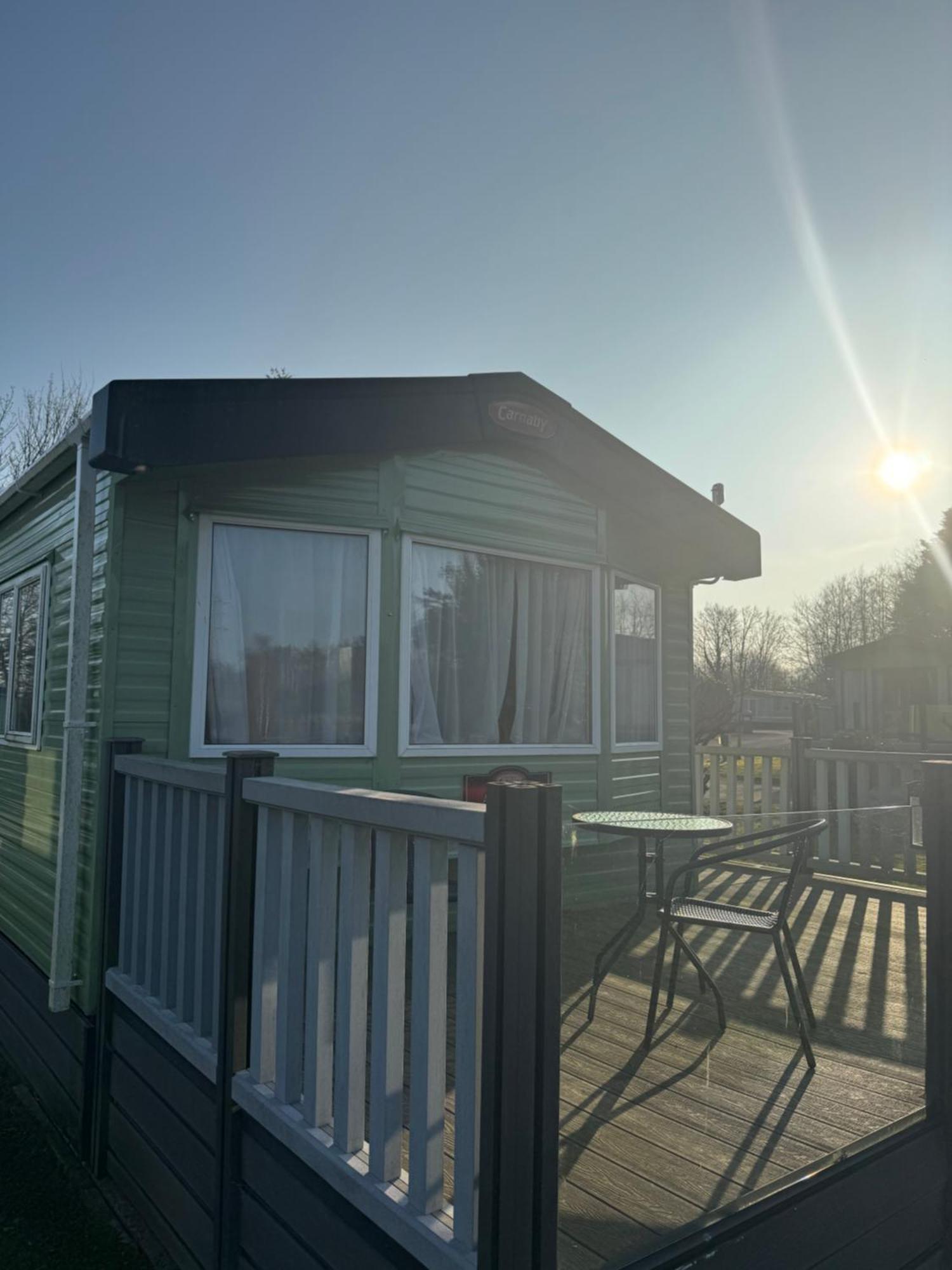 2 Bedroom Lakeview Lodge - Ensuite & Balcony Deck Carnforth Exterior photo
